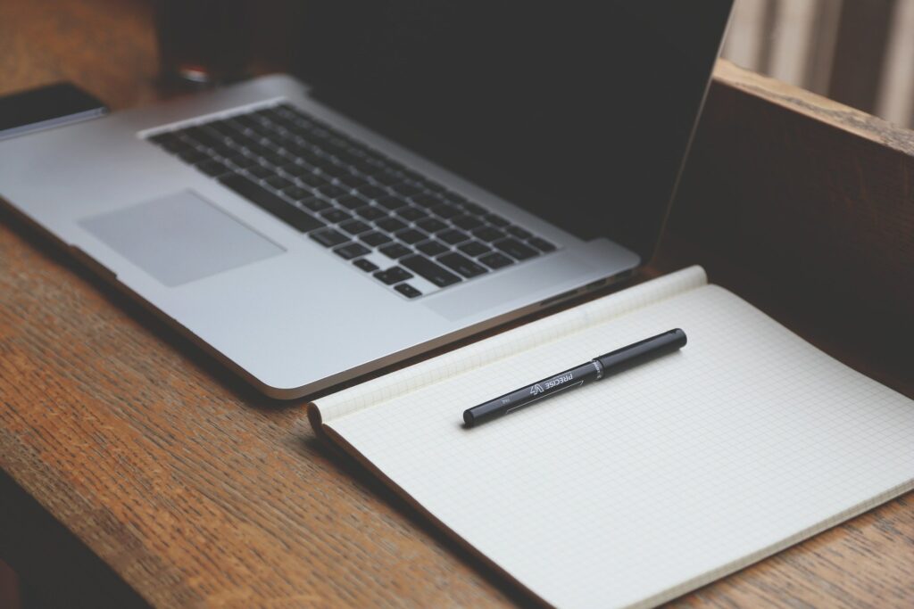 laptop i notatnik